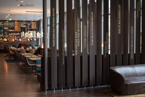 Bar (on property) - Motel One Leipzig-Nikolaikirche (Leipzig)