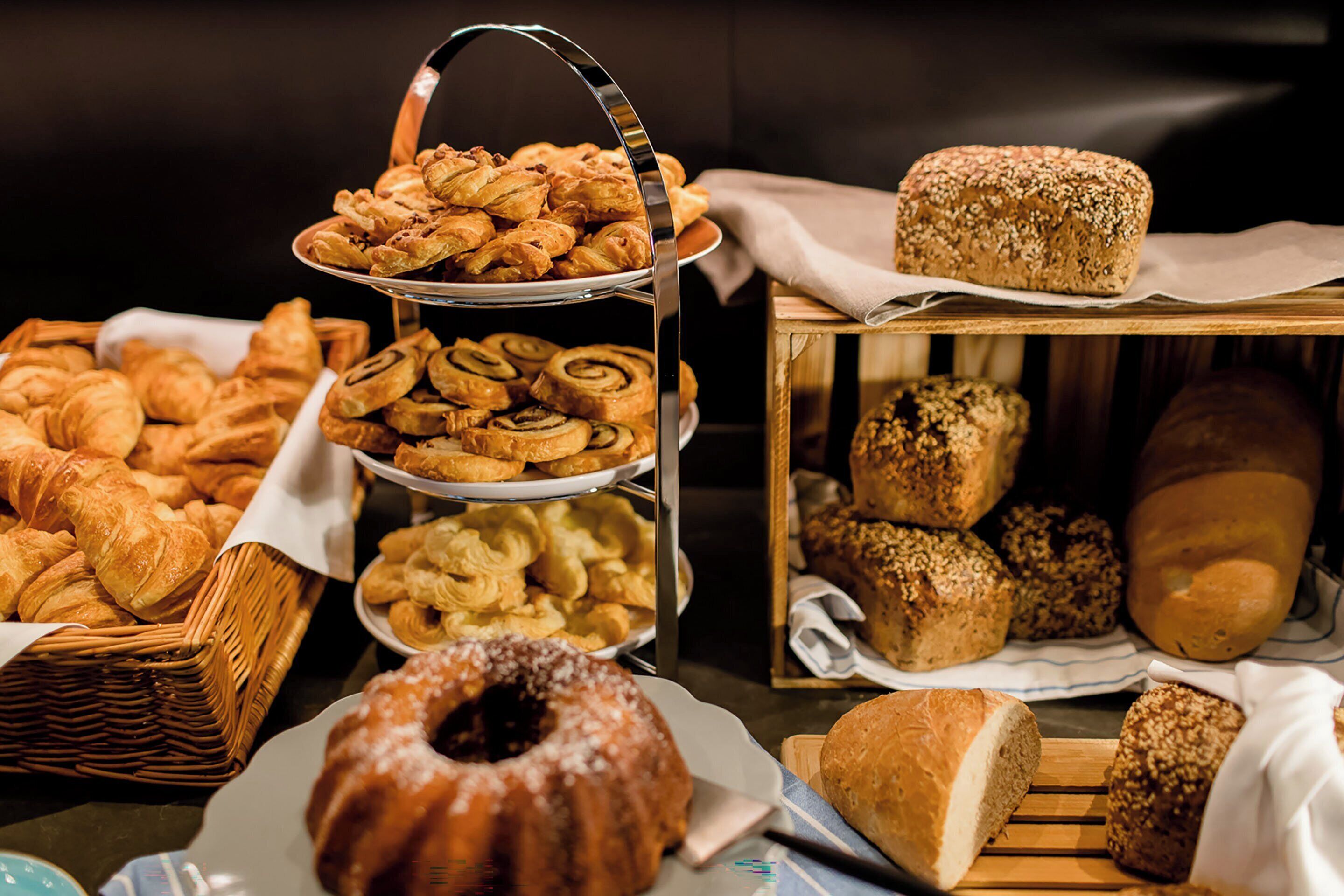 daily buffet breakfast for a fee