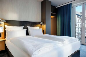 Desk, soundproofing, free WiFi, bed sheets - Motel One Leipzig-Nikolaikirche (Leipzig)