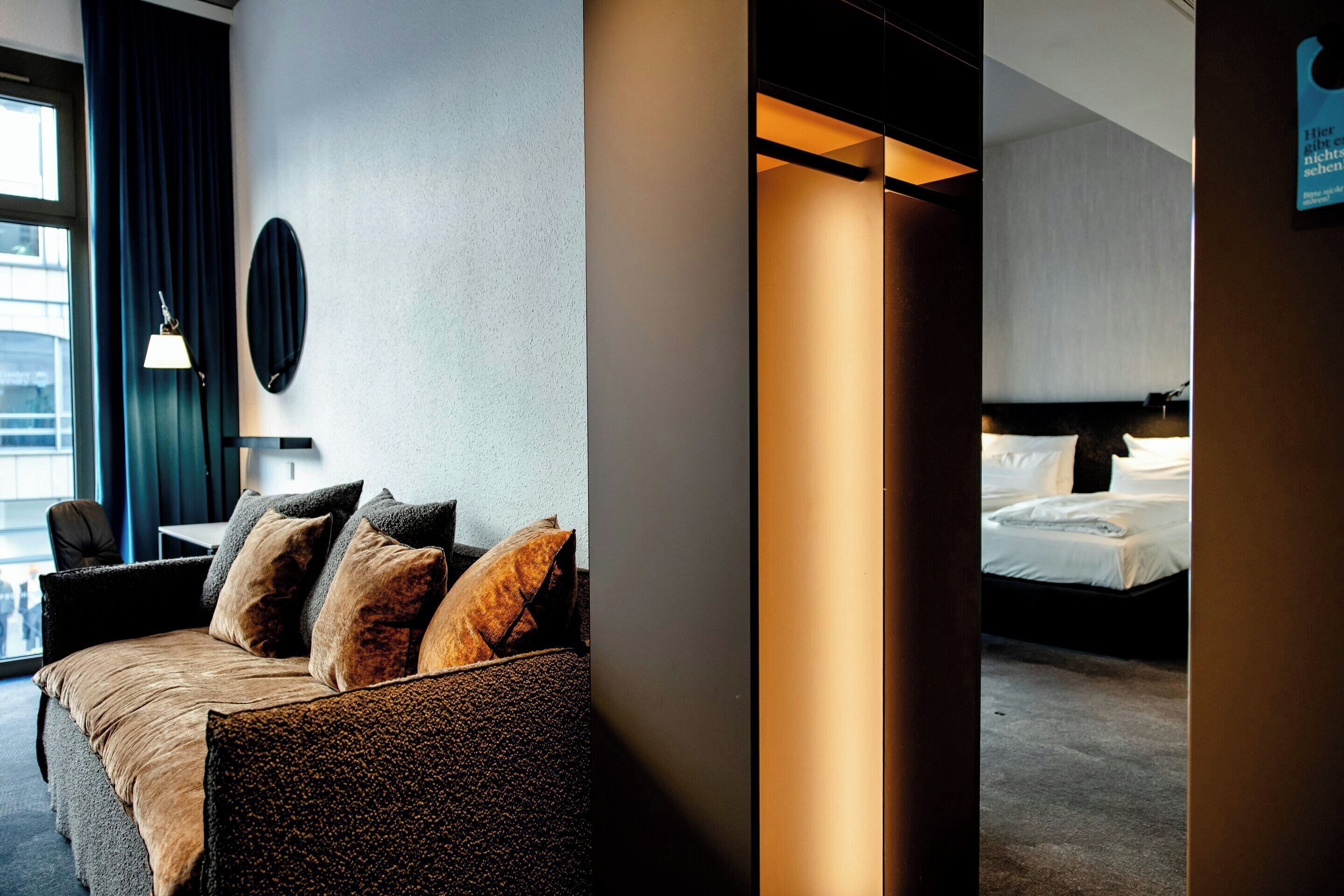 مكتب وتجهيزات عازلة للصوت وواي فاي مجانًا وملاءات أسرّة