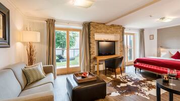 Junior-Suite, 1 Schlafzimmer, Seeblick | Hochwertige Bettwaren, Zimmersafe, Schreibtisch, kostenloses WLAN