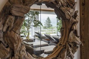 Un sauna, 1 sala de tratamiento, masajes