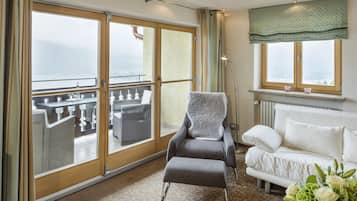 Suite Senior, 1 camera da letto, balcone, vista lago | Biancheria da letto di alta qualità, una cassaforte in camera