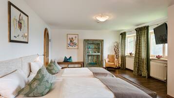 Suite, 1 Schlafzimmer, Balkon, Seeblick | Hochwertige Bettwaren, Zimmersafe, Schreibtisch, kostenloses WLAN
