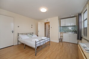 Double Room, Private Bathroom | Desk, laptop workspace, blackout drapes, iron/ironing board - Flexistay Aparthotel Tooting (London)