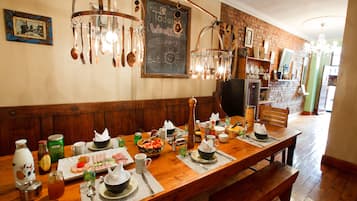 Daily English breakfast (ZAR 95 per person)