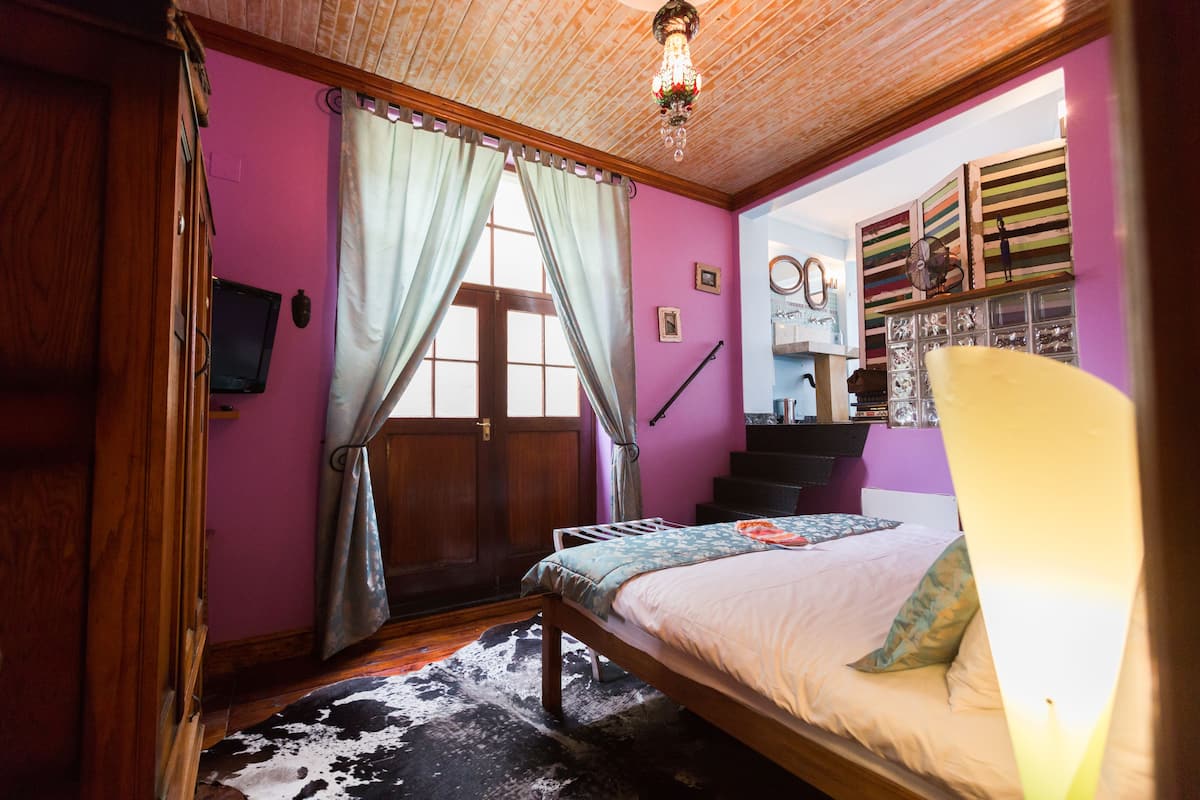 Sweet Lemon Standard Room | Ropa de cama de alta calidad, caja fuerte, cortinas opacas