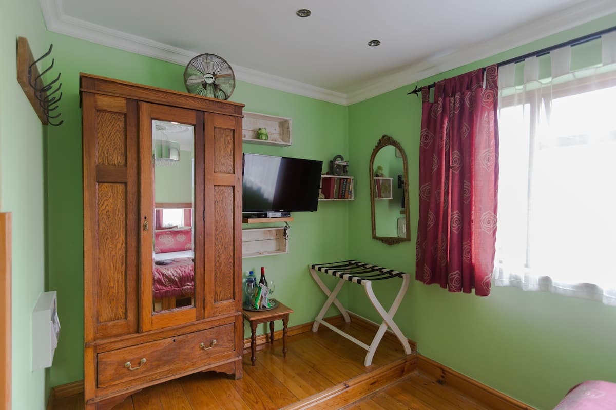 1 slaapkamer, luxe beddengoed, een kluis op de kamer