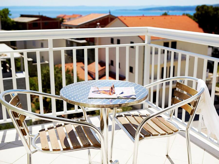 Apartment for 2 - 3 Persons | In-room safe, desk, blackout drapes, soundproofing