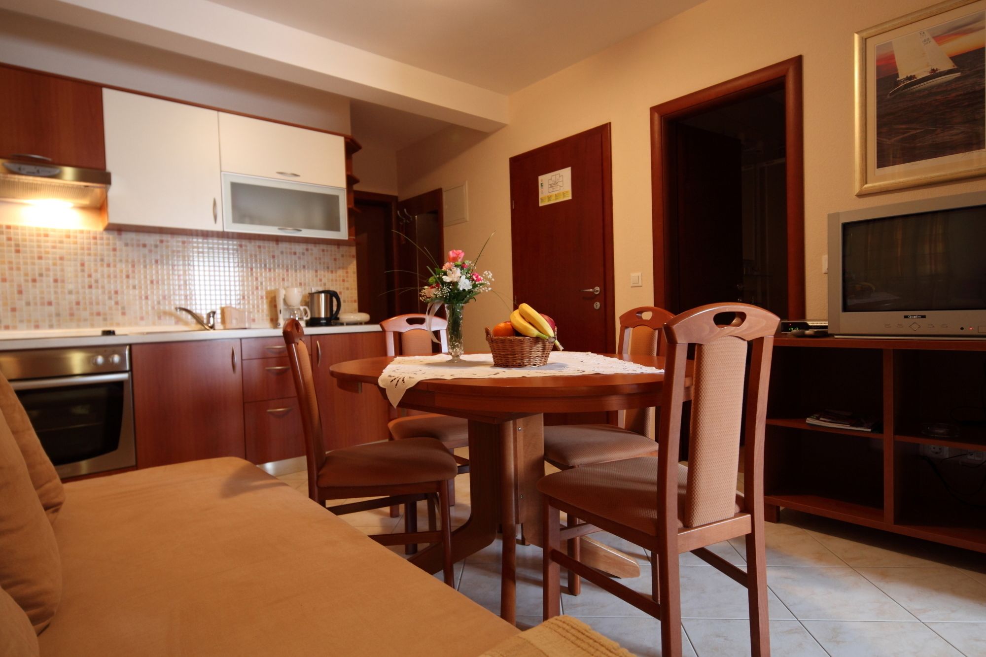 Leilighet for 4 - 5 pers. | Oppholdsområde | Flatskjerm-TV