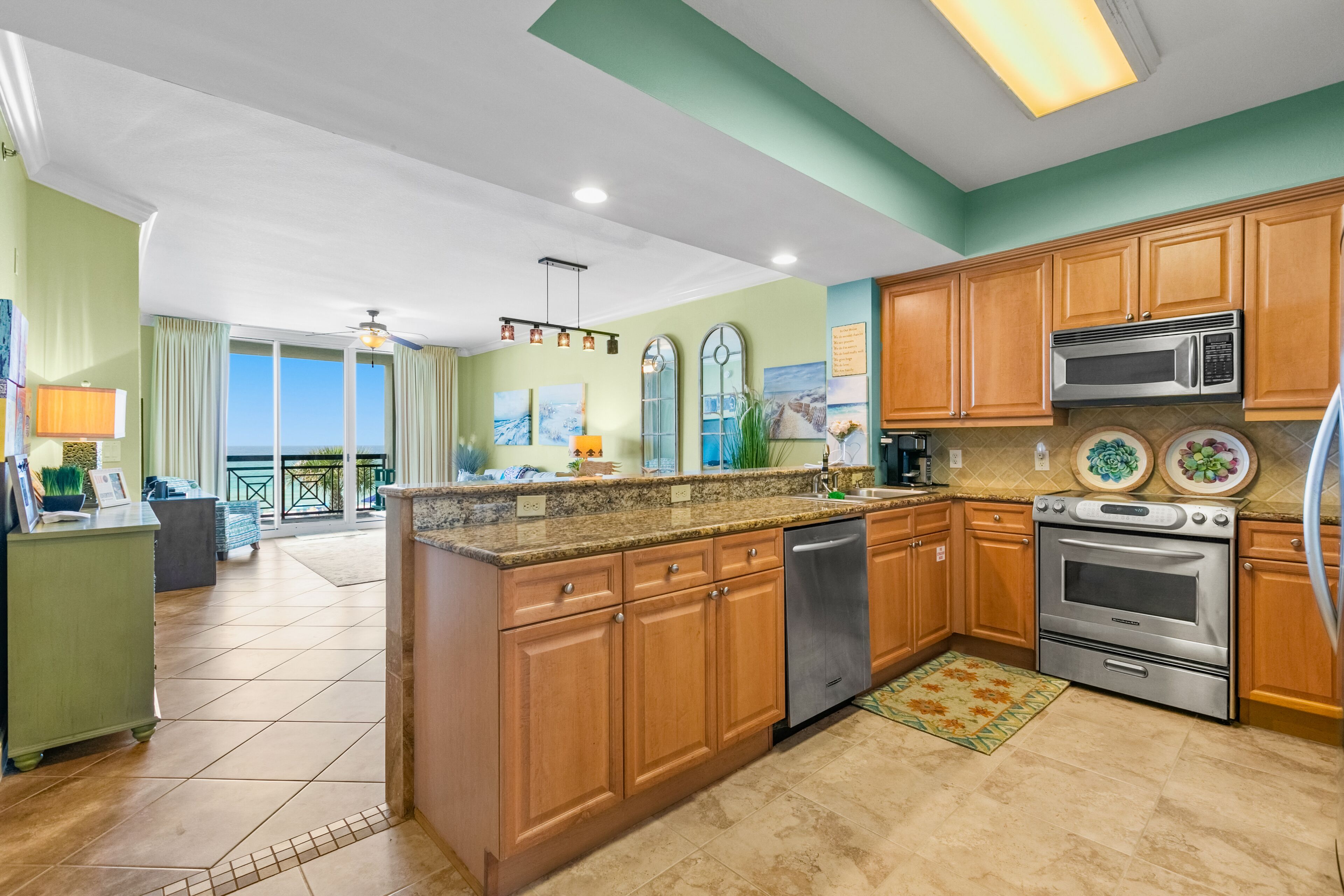 Condo, 4 phòng ngủ | Bếp riêng | Dụng cụ pha cà phê/trà, dụng cụ nấu nướng/bát dĩa/dao nĩa, bàn ăn 