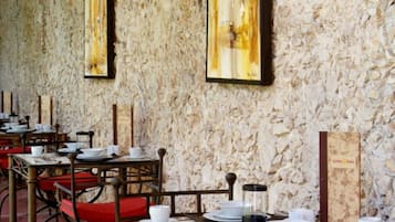 Breakfast (MXN 100 per person)