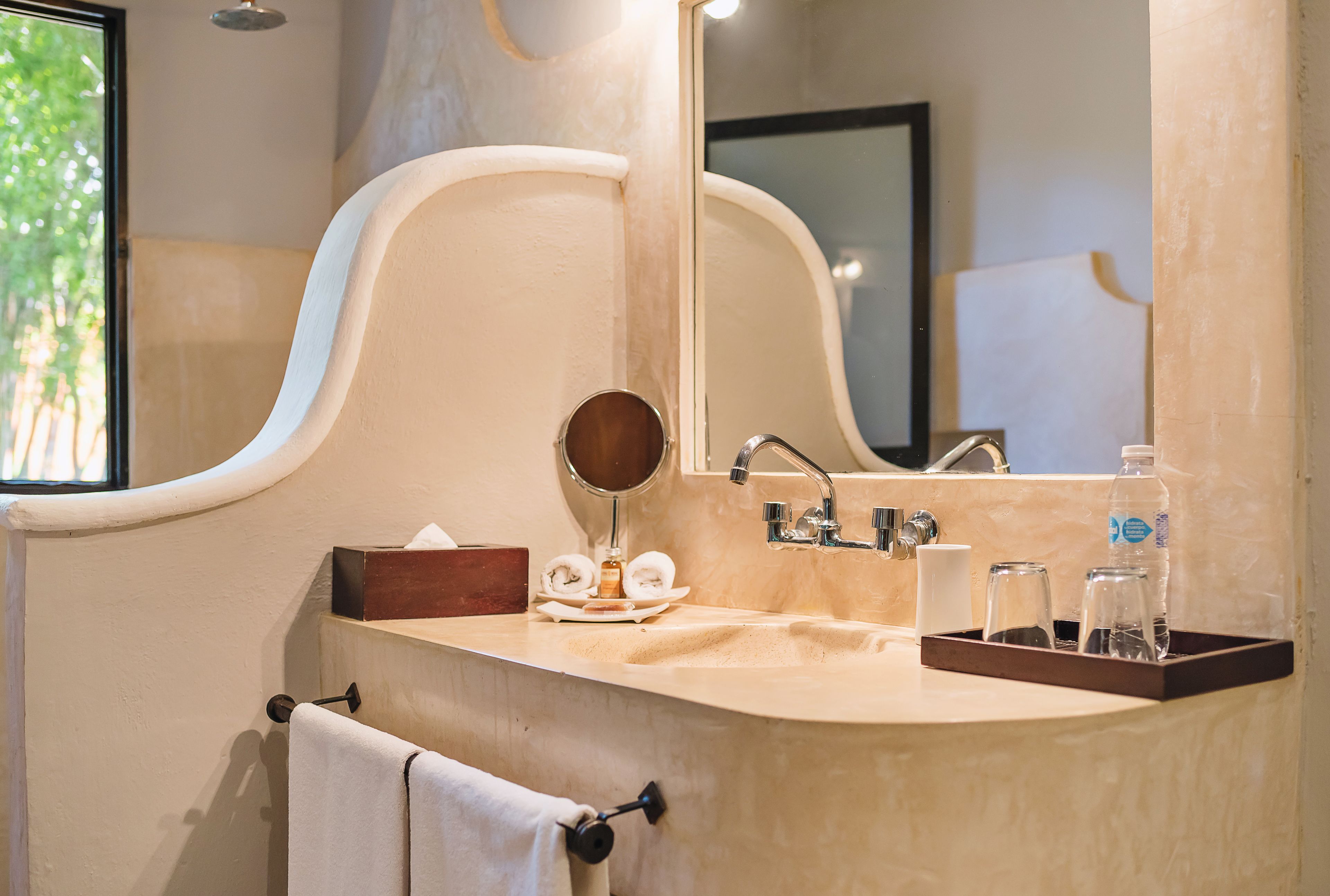 standard room, 1 king bed | premium bedding, in-room safe, desk, iron/ironing board