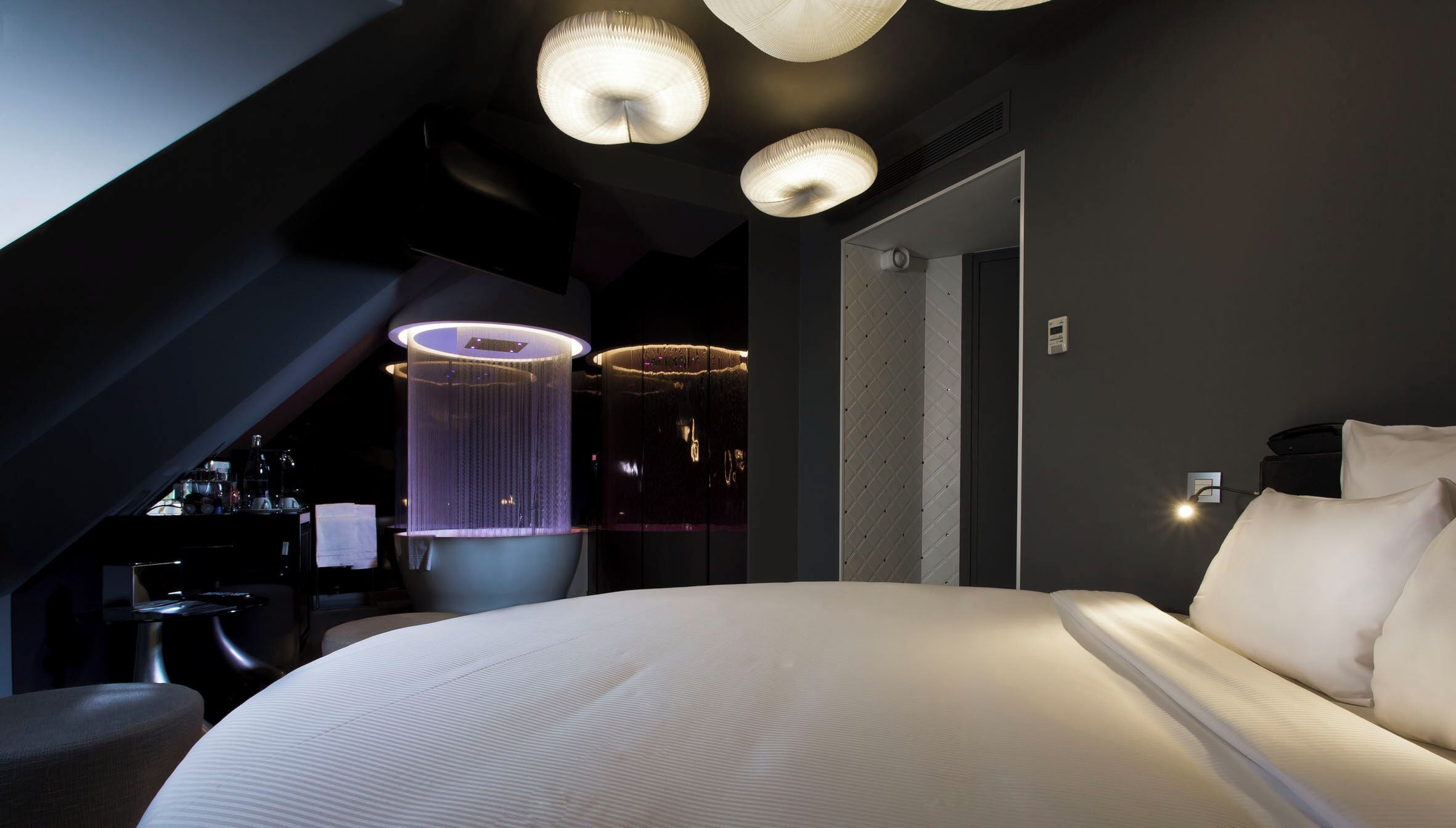 Chambre Prestige - Maison Albert | Premium bedding, in-room safe, blackout drapes, soundproofing