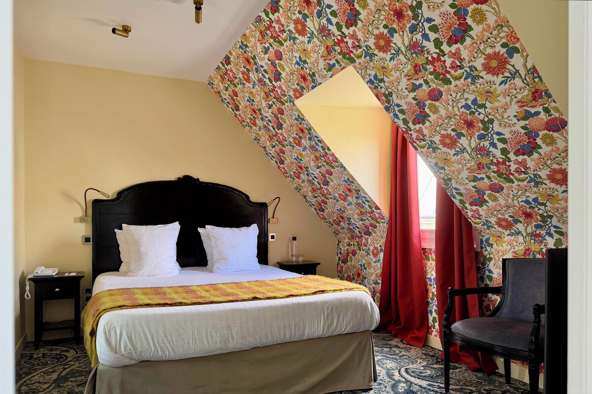 Chambre Prestige - Maison Albert | Literie de qualité, coffre-fort pour ordinateur portable