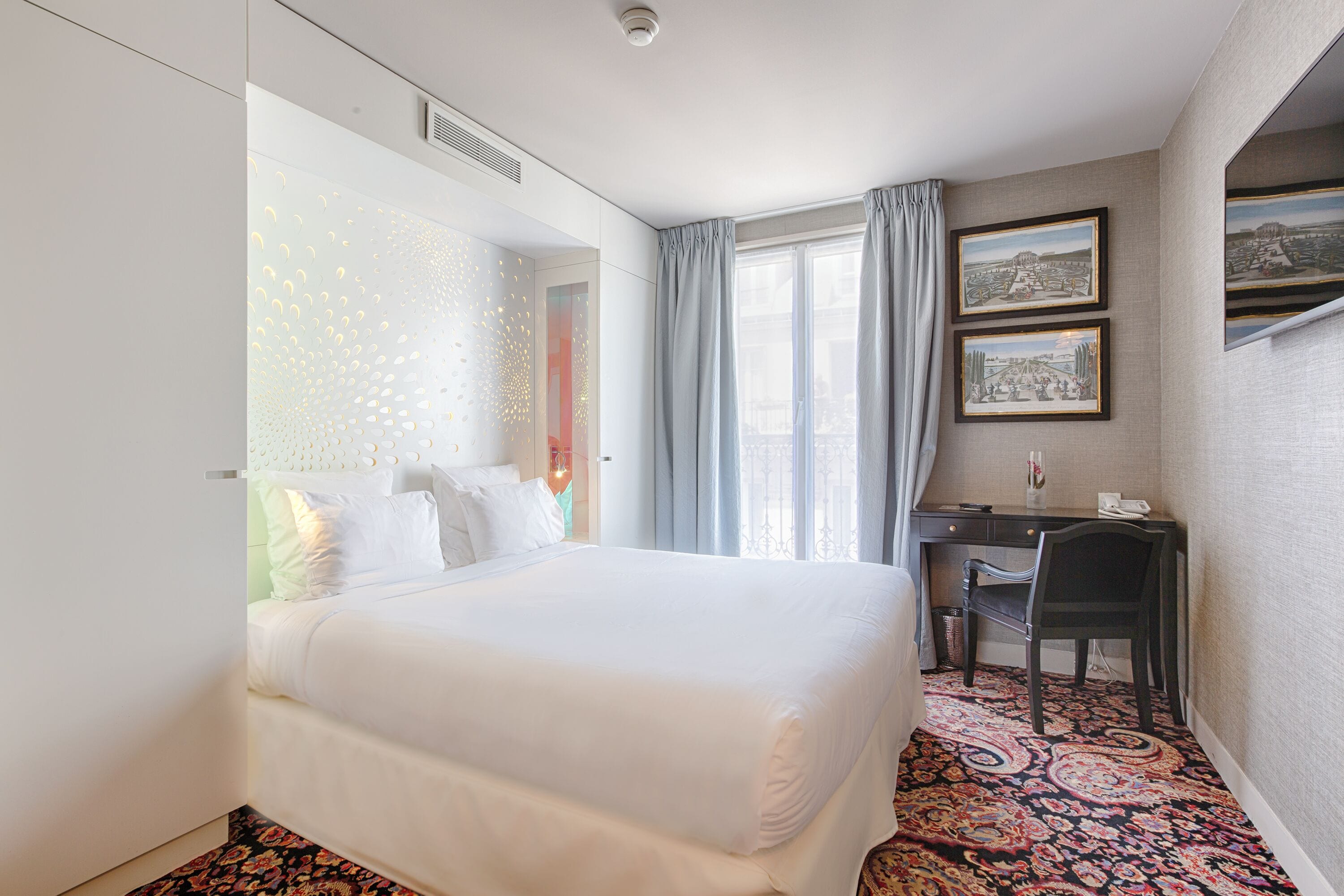 Chambre Supérieure - Maison Albert | Literie de qualité, coffre-fort pour ordinateur portable