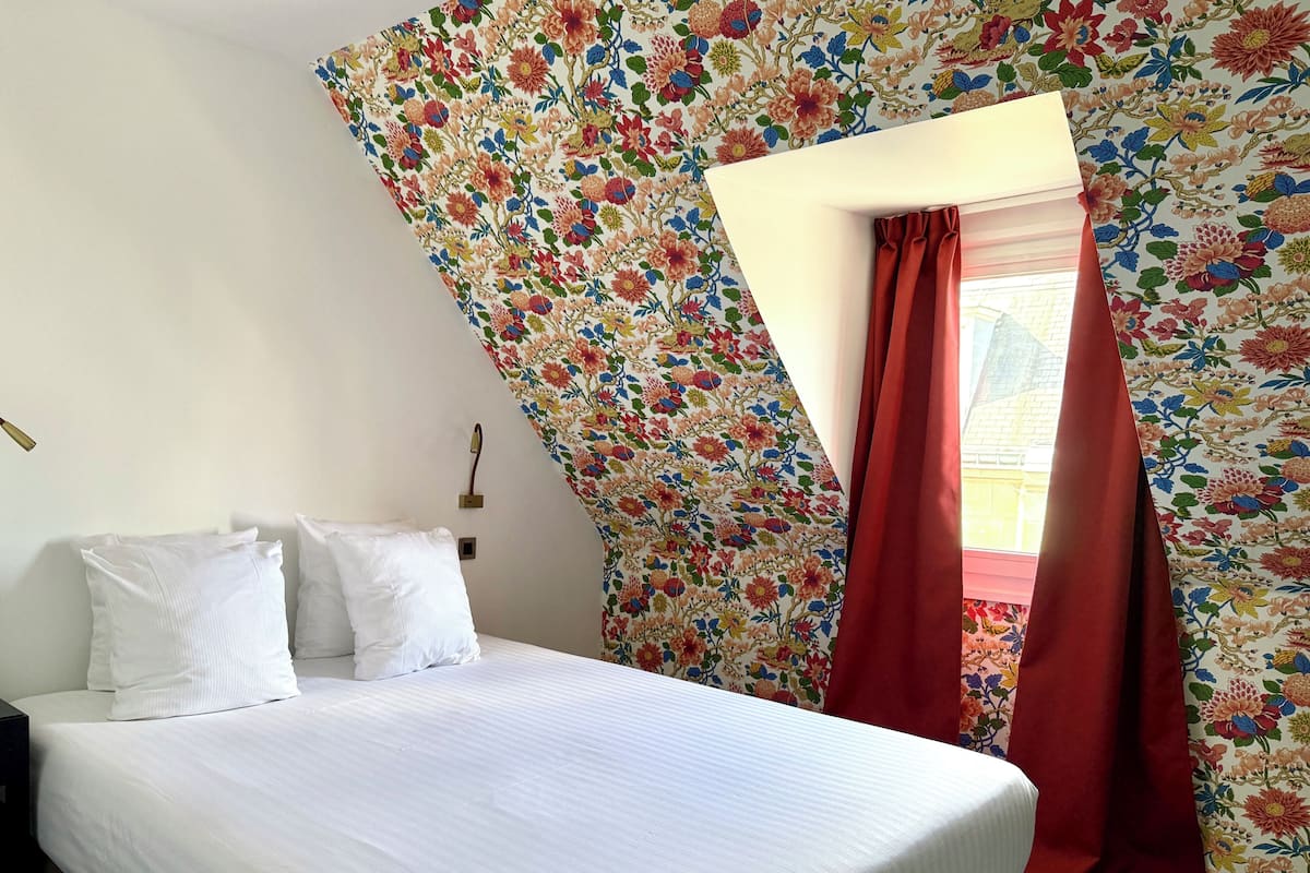 Chambre Prestige - Maison Albert | Premium bedding, in-room safe, blackout drapes, soundproofing