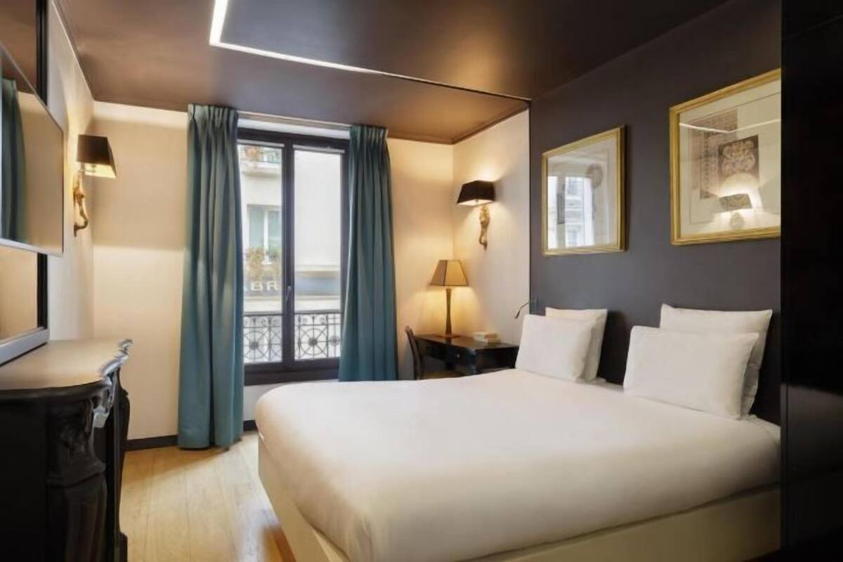 Peralatan tempat tidur premium, peti besi dalam bilik 