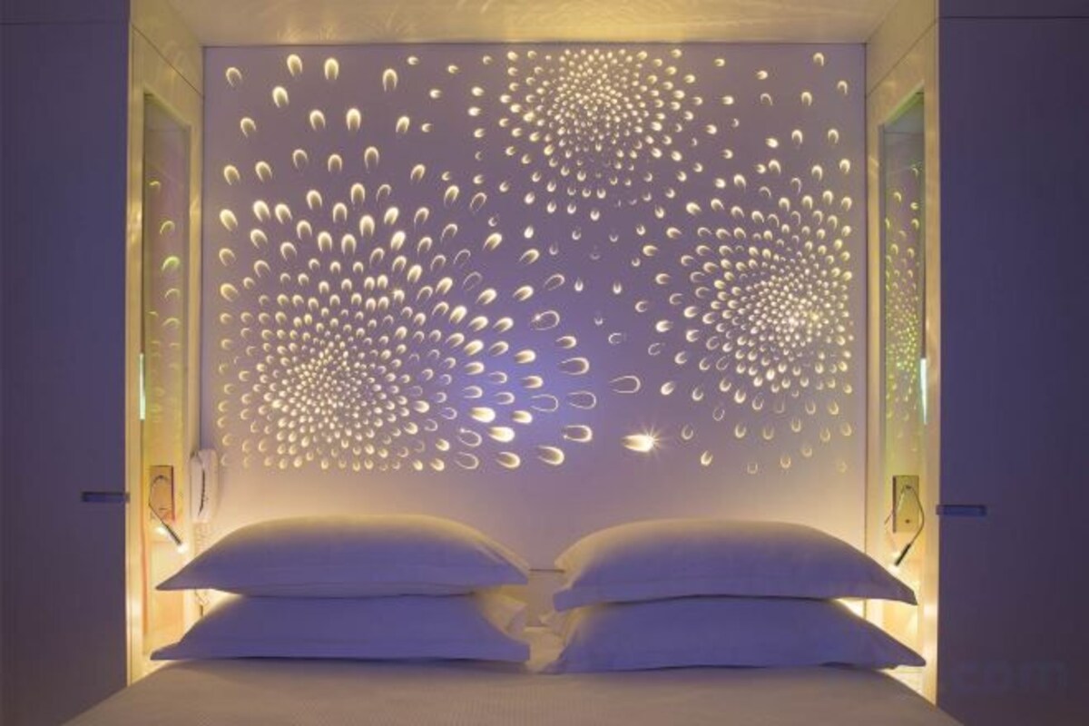 Premium bedding, in-room safe, blackout drapes, soundproofing