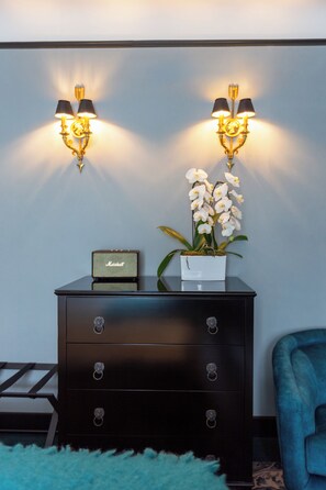 Premium bedding, in-room safe, blackout curtains, soundproofing - New Hotel République (Paris)