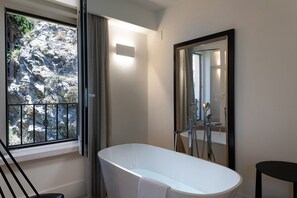 Panoramic Suite, Annex Building (Rock Infinity, 50 meters away) | Bathroom - Hotel Villa Belvedere (Taormina)