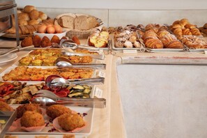 Daily buffet breakfast for a fee