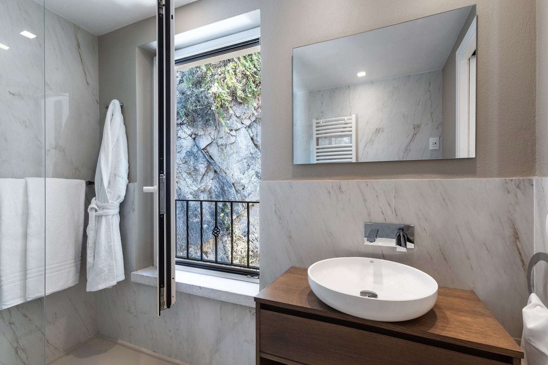 panoramic suite, annex building (rock infinity, 50 meters away) | premium bedding, in-room safe, desk, laptop workspace