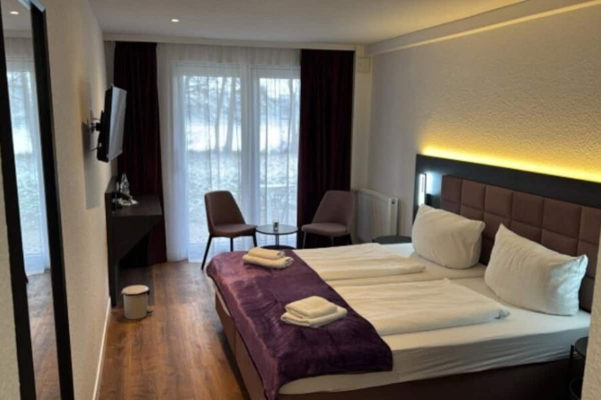 Comfort Triple Room | Minibar, in-room safe, desk, laptop workspace