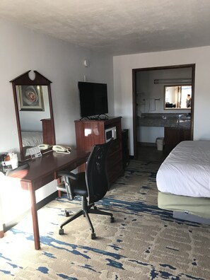 Soundproofing, iron/ironing board, free WiFi, bed sheets - Interstate Motel Guthrie (Guthrie)