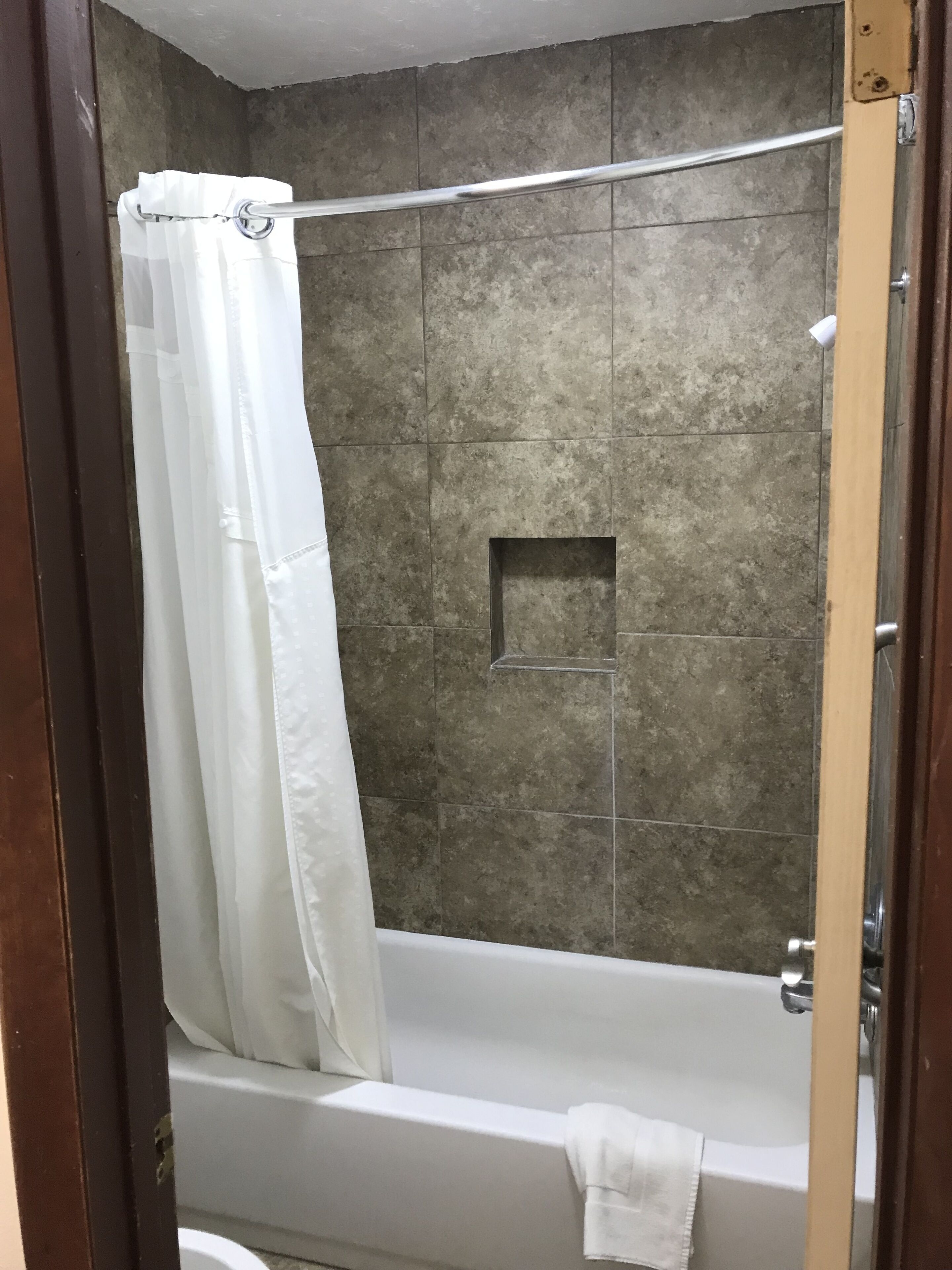 Standard Room, 1 King Bed, Non Smoking | Bathroom shower
