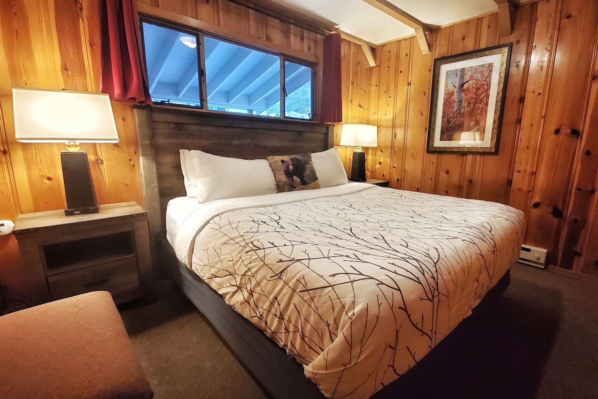 1 bedroom, hypo-allergenic bedding, pillowtop beds