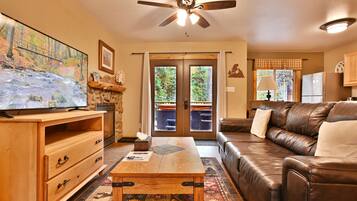 Luxury-Ferienhütte, 1 King-Bett, Whirlpool, Flussblick