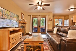 Hypo-allergenic bedding, pillow-top beds, individually decorated - Inn on Fall River & Fall River Cabins (Estes Park)