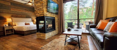 Suite Prestigio, 1 cama King size, hidromasaje, vista a la montaña | Área de sala de estar | Televisión y chimenea