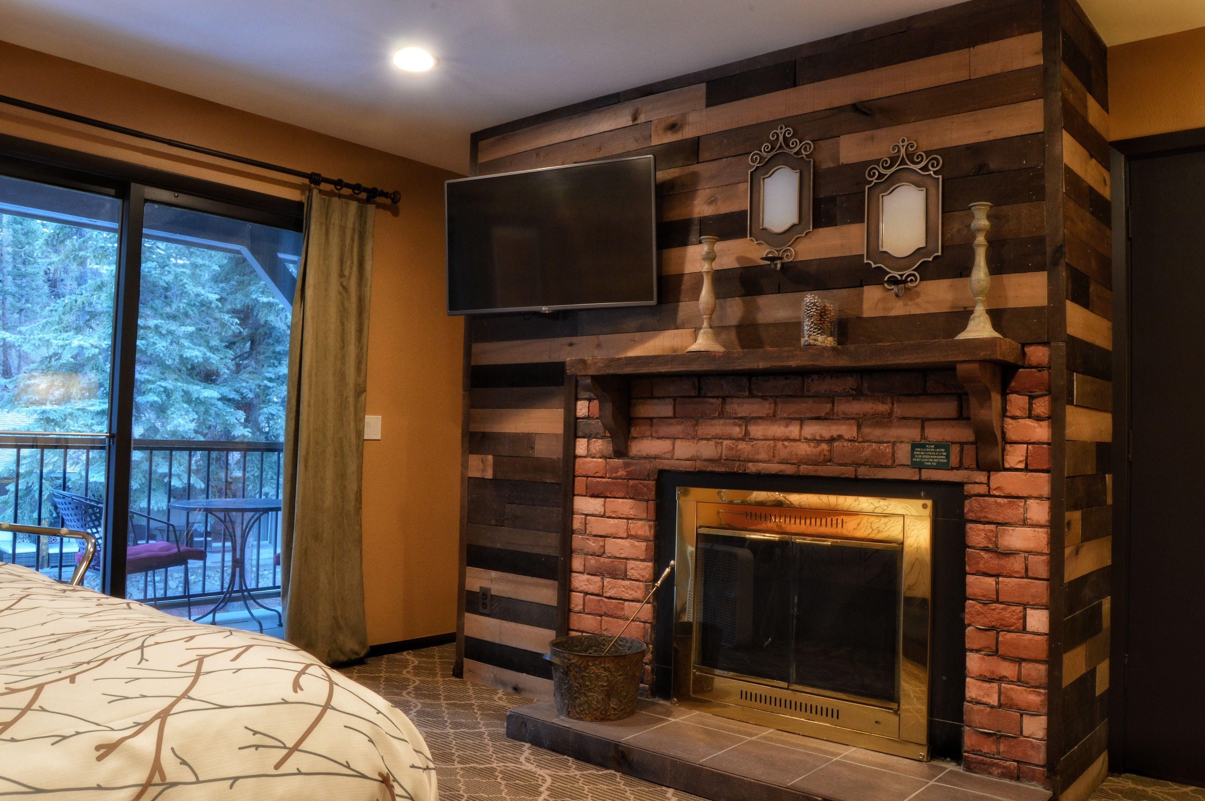 mountain lodge king room | 1 bedroom, hypo-allergenic bedding, pillow-top beds