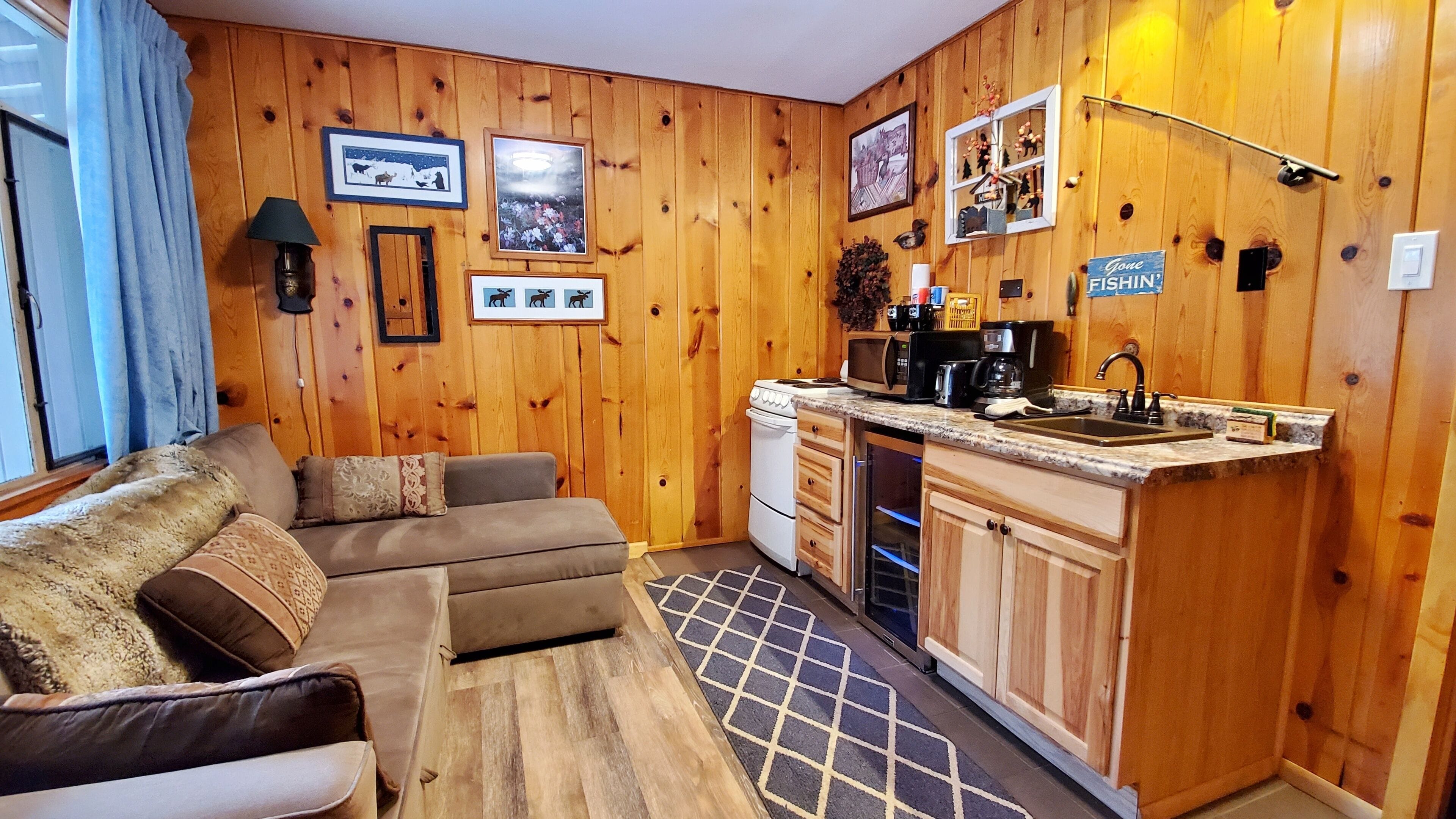 deluxe river lodge queen room | private kitchen | microwave, coffee/tea maker, toaster, high chair