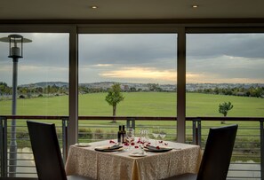 Breakfast, lunch, dinner served; British cuisine 