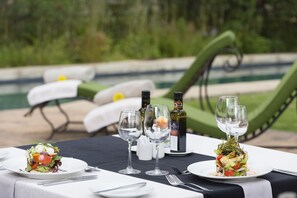 Breakfast, lunch, dinner served; British cuisine 