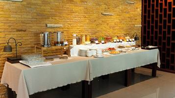Daily buffet breakfast for a fee
