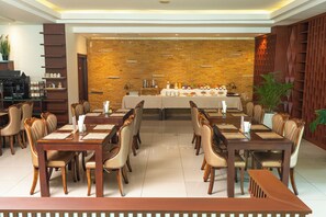 Daily buffet breakfast (LAK 80000 per person)