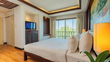 Junior Suite | 1 bedroom, minibar, in-room safe, iron/ironing board