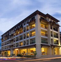 Front of property – evening/night