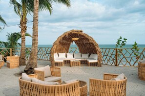 3 bars/lounges, 2 poolside bars, swim-up bar, beach bar - The Buenaventura Golf & Beach Resort Panama, Autograph Collection (El Chiru)