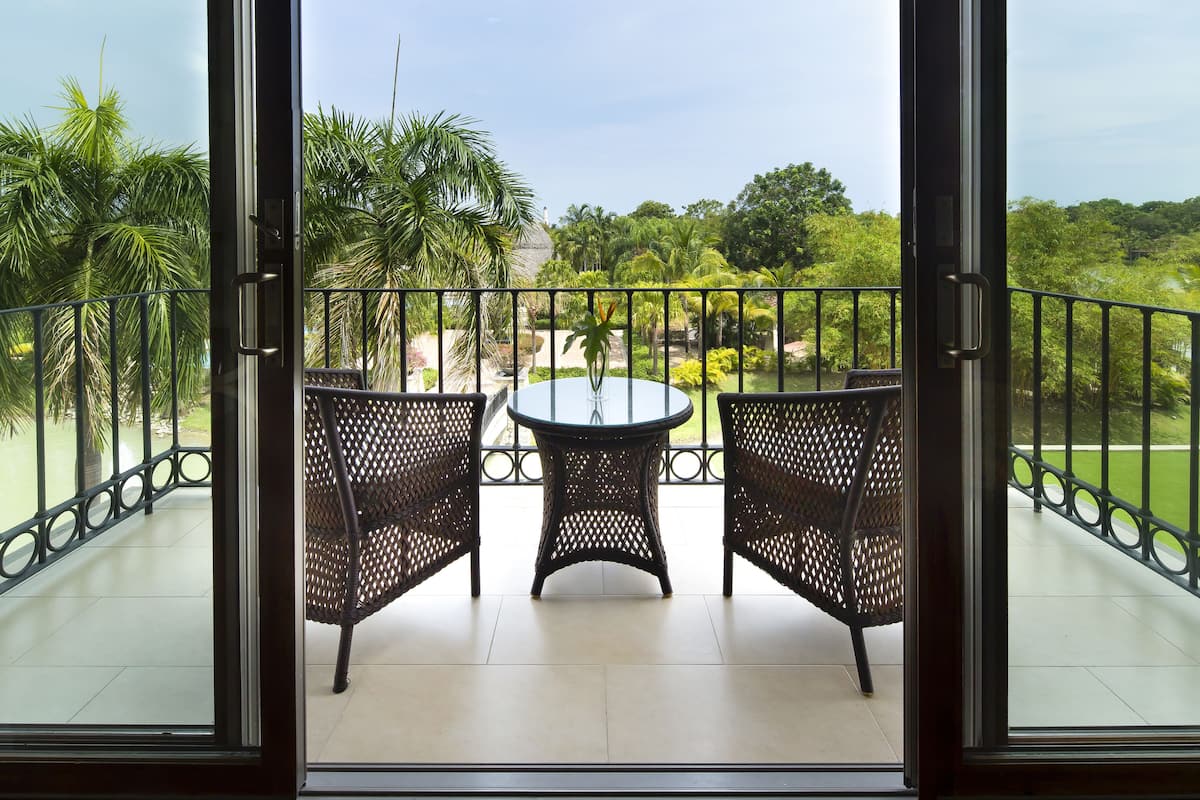 suite, 1 king bed, non smoking, balcony | balcony