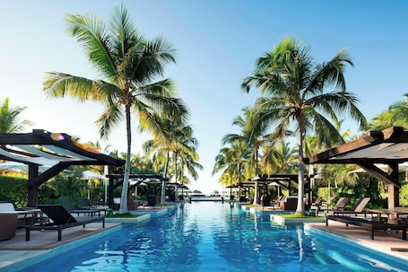 12 piscinas al aire libre, cabañas de piscina (de pago), sombrillas. The Buenaventura Golf & Beach Resort Panama, Autograph Collection