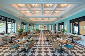7 restaurants, breakfast, lunch, dinner served; international cuisine