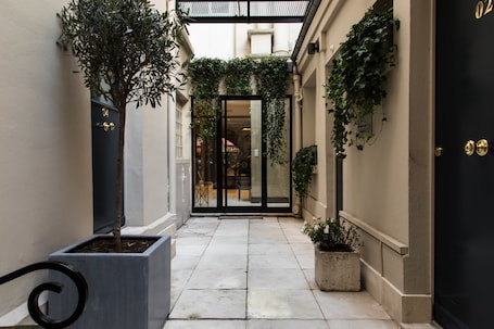 Terrace/patio. Hotel Saint Germain