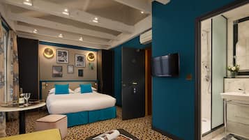 Junior Suite | Pillow-top beds, in-room safe, desk, blackout curtains