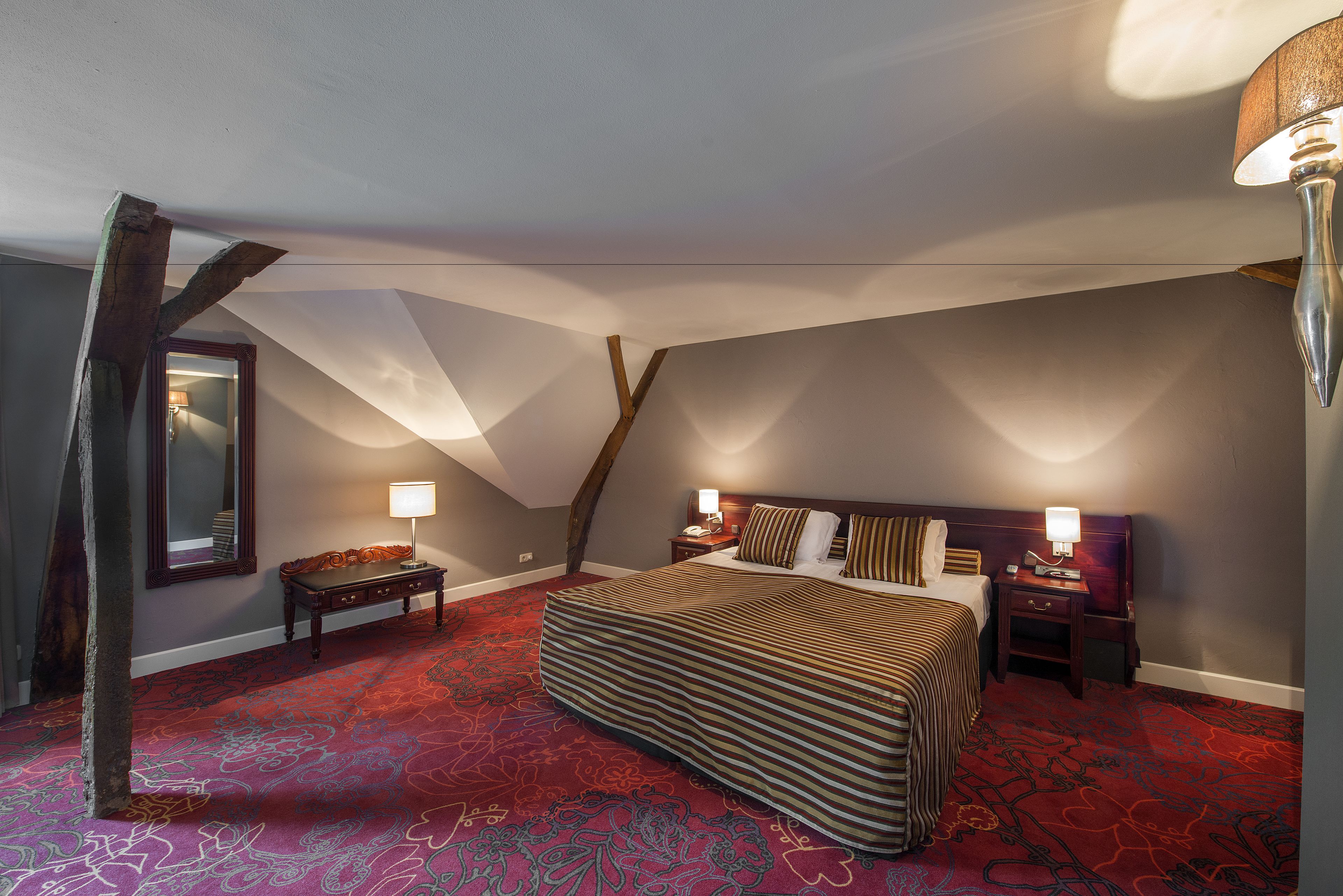 standard double room, 1 double bed | bathroom | separate bathtub and shower, free toiletries, hair dryer, bathrobes