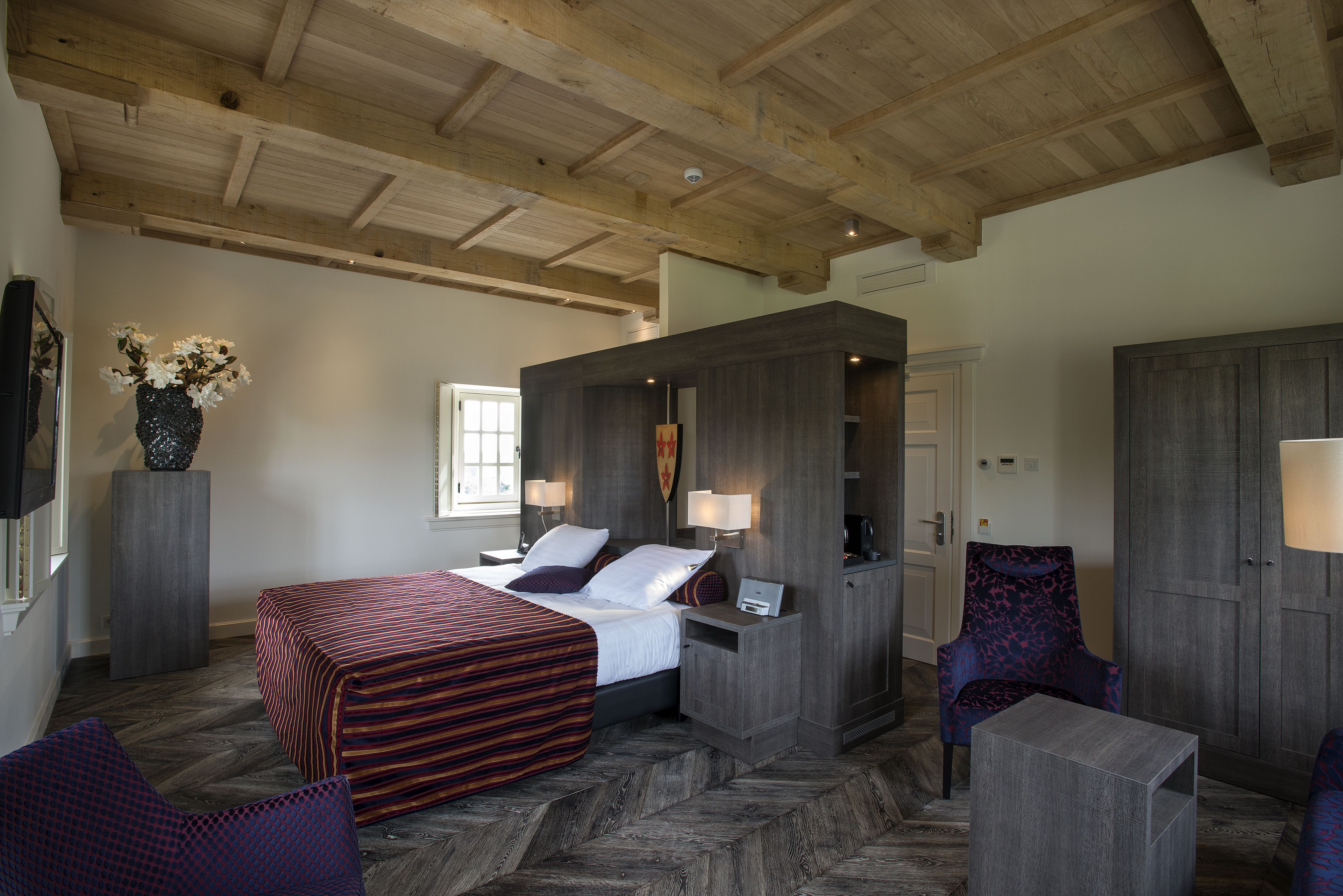 Minibar, Zimmersafe, individuell dekoriert, Schreibtisch